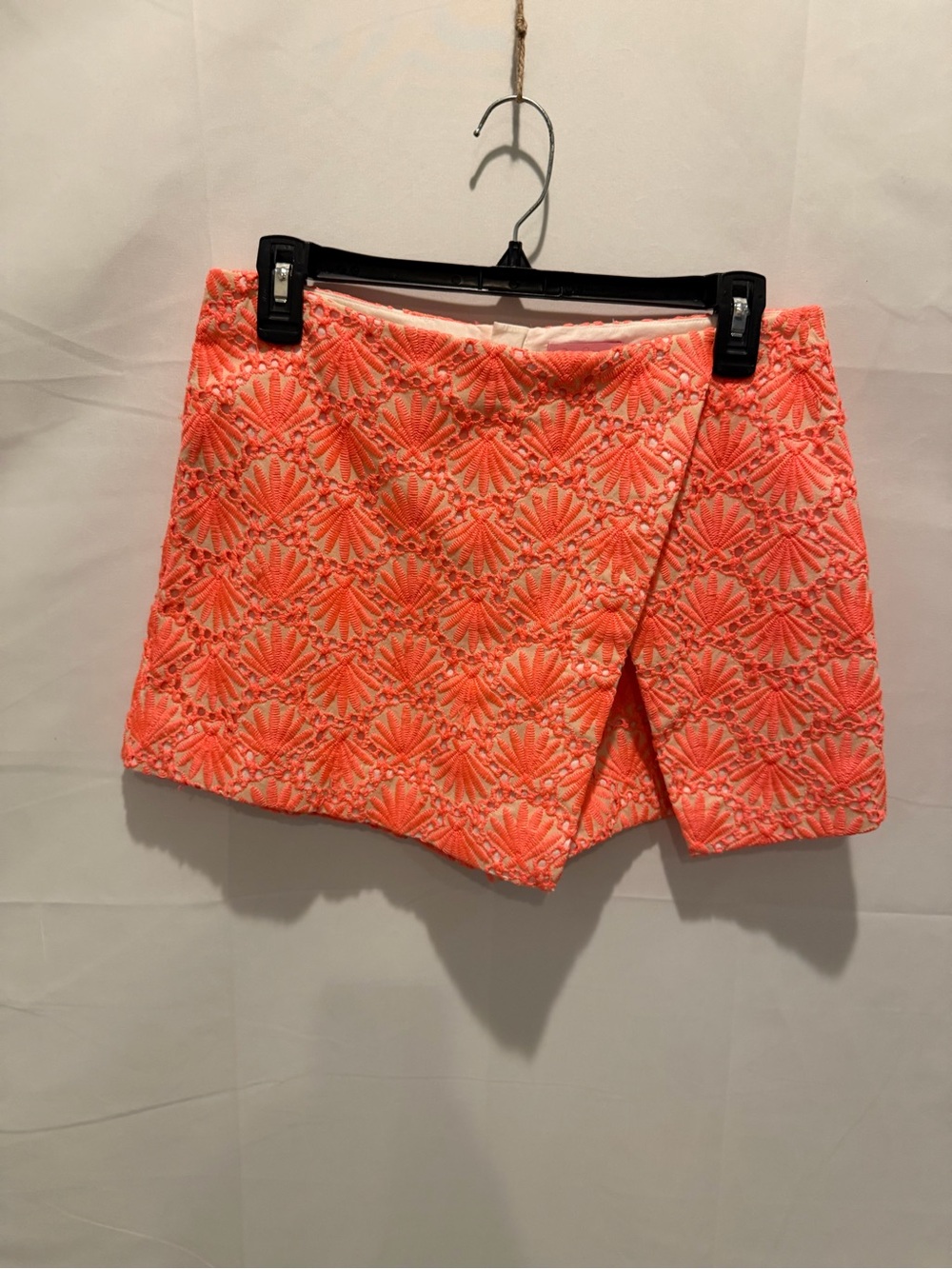 Lilly Pulitzer Coral Embroidered Mini Skort size 2.beach,party,summer,resortwear